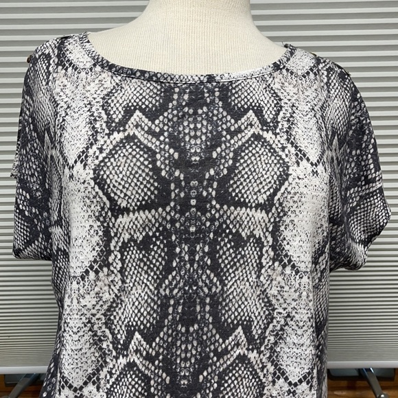 Christian Siriano NWT Snakeskin Print 100% Linen Short Sleeve Top Size Small - Picture 2 of 9